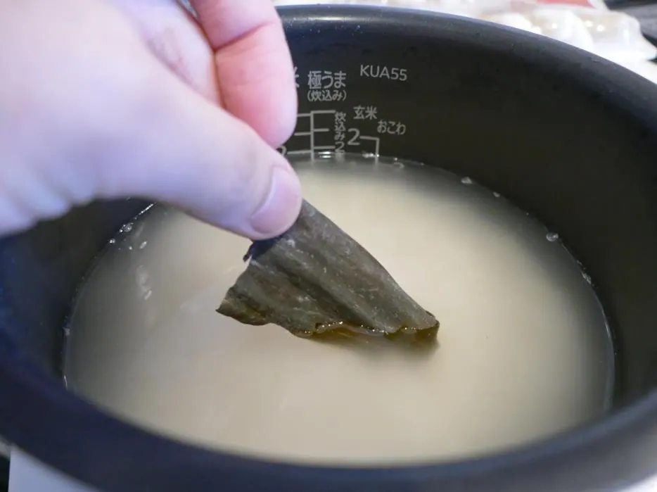 매콤한 새우 인사이드아웃 스시 롤 조리 과정 1-3