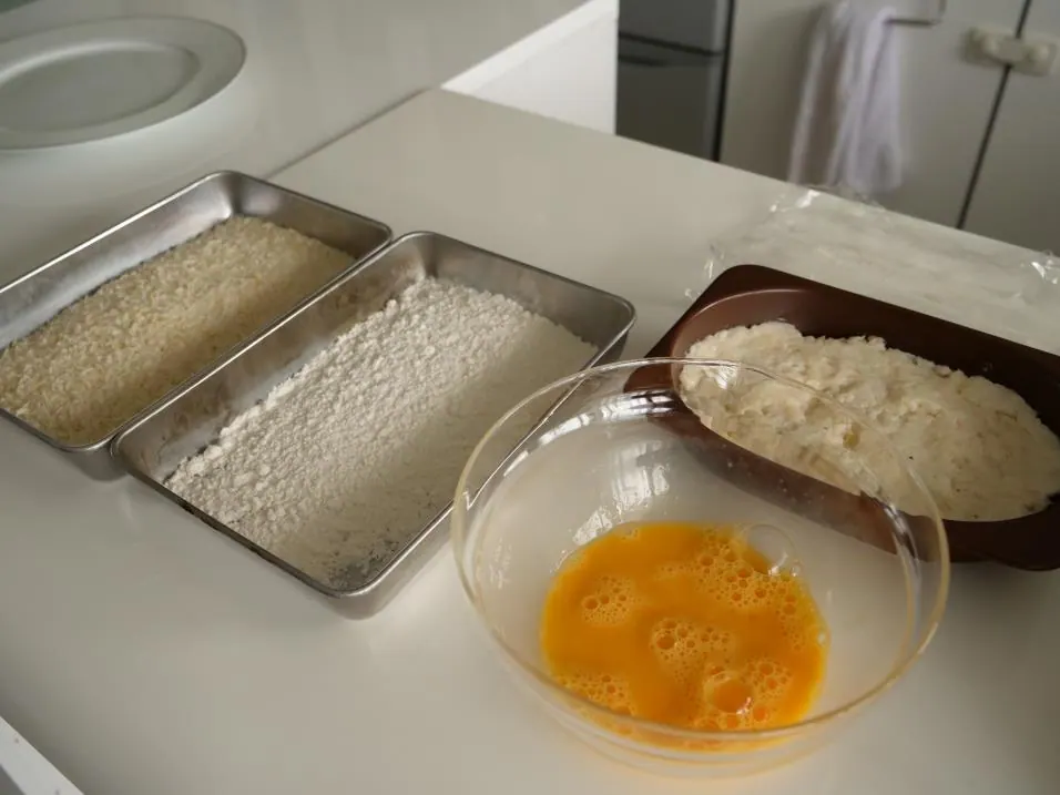 토마토소스를 곁들인 게살 크림 고로케 조리 과정 8-1