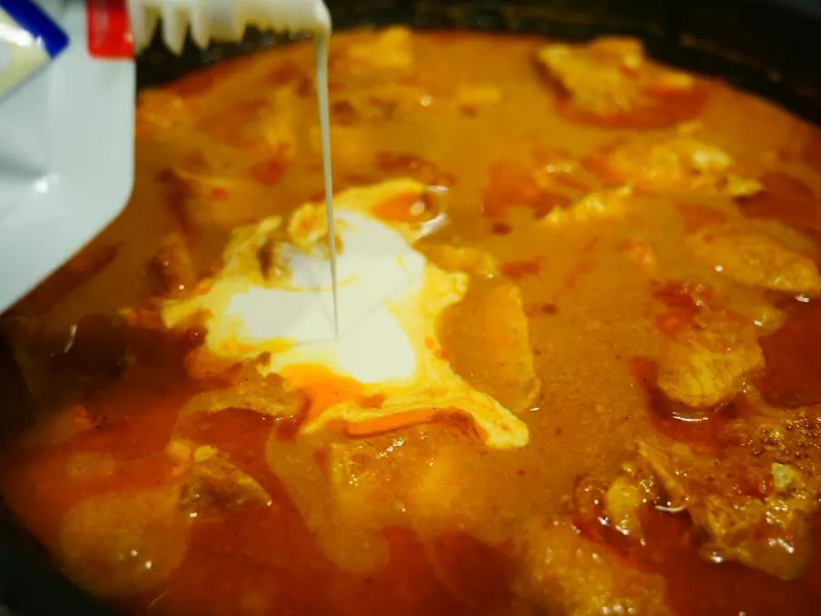 토마토와 생크림 버터 치킨 커리 조리 과정 9-1