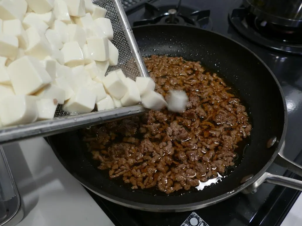 두반장과 톈몐장 마파두부 조리 과정 7-1